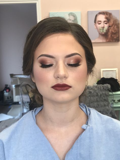 Bridesmaid Burgundy Makeup, Darker Wedding Makeup, Wedding Makeup Burgundy Lips, Makeup For Eggplant Dress, Burgundy Bride Makeup, Make Up For Maroon Gown, Cinnamon Dress Makeup, Maroon Dress Makeup Looks, Makeup For Burgundy Dress Wedding