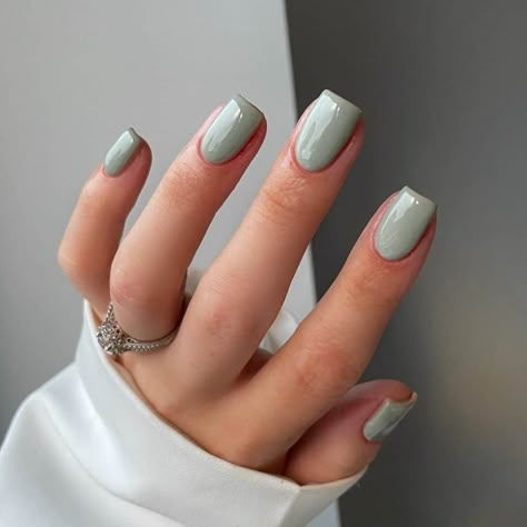 Short Gel Nails Neutral Colors, French Tip And Solid Nails Combo, August Manicure, Structured Gel Manicure, Simple Gel Nails, Casual Nails, Work Nails, Cute Gel Nails, Short Acrylic Nails Designs