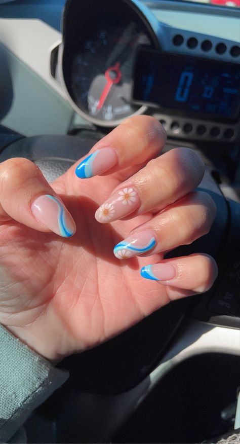 Nails spring daisy nails Cobalt Blue Nails, Daisy Nails, Cute Summer Nails, Cute Gel Nails, Pastel Purple, Pretty Acrylic Nails, Body Mods, Blue Aesthetic, Nail Trends