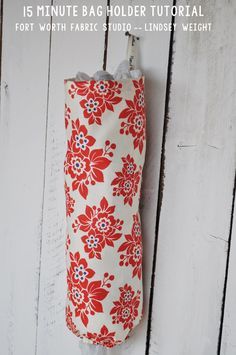 Fort Worth Fabric Studio: 15 Minute Grocery Bag Holder Things To Sew, Grocery Bag Holder, Beginner Sewing, Beginner Sewing Projects Easy, Sew In, Sewing Projects For Beginners, Easy Sewing Projects, Sewing Gifts, Sewing For Beginners