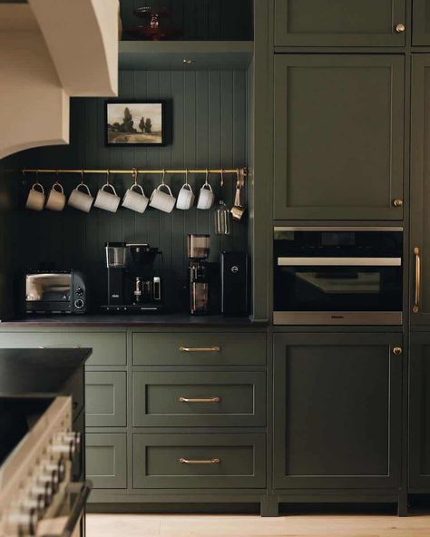 Explore the inviting ambiance of a cozy Quebec home with earthy warmth Chitre, Dark Green Kitchen, Earthy Home, Green Kitchen Cabinets, Coffee Nook, Green Cabinets, Exterior Ideas, Dark Interiors, Kitchen Cabinetry