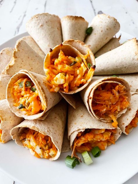 Blooming Buffalo Chicken Quesadilla Ring — The Skinny Fork Blooming Buffalo Chicken Quesadilla, Buffalo Chicken Ring, Quesadilla Ring, Best Quesadilla Recipe, Quesadillas Recipes, Buffalo Chicken Wing Dip, Buffalo Chicken Rolls, Buffalo Chicken Sauce, Chicken Wing Dip