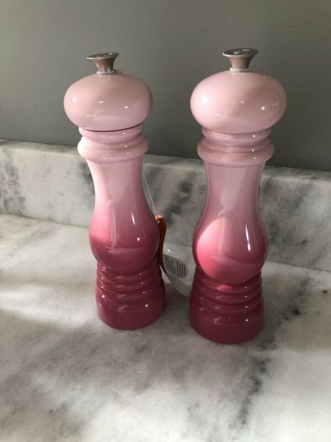 Pink Salt And Pepper Shakers, Pretty Kitchen Decor, Day Bedroom Ideas, Lovecore Bedroom, Aesthetic Kitchenware, Romantic Bedroom Ideas, Bedroom Romantic, Bedroom Aesthetics, Day Room