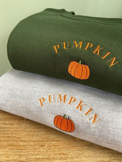 Embroidered Pumpkin, Pumpkin Sweatshirt, Products To Sell, Pumpkin Sweatshirts, Embroidery On Clothes, Cute Sweatshirts, Embroidered Clothes, Custom Sweatshirts, Pumpkin Design