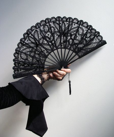 Chara Design, Antique Fans, Yennefer Of Vengerberg, Vintage Fans, Hand Held Fan, Chatelaine, Christmas 2020, Hand Fan, A Black