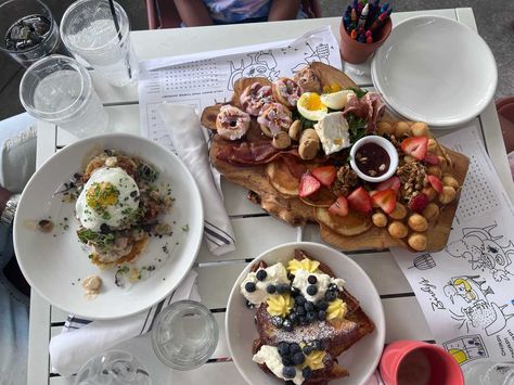 Did You Say Brunch? :: Our Favorite Brunch Spots in New Orleans Best Brunch In New Orleans, Jazz Brunch New Orleans, Brunch New Orleans, New Orleans Brunch, Bottomless Mimosas, Truffle Fries, Brunch Spots, Lamb Chops, Weekend Brunch