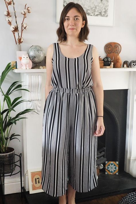 Faux jumpsuit | What Katie Sews Ninni Culottes, Faux Jumpsuit, Jumpsuit Diy, Diy Leggings, Grainline Studio, Cute Quilts, Handmade Wardrobe, Jumpsuit Pattern, Casual Stylish