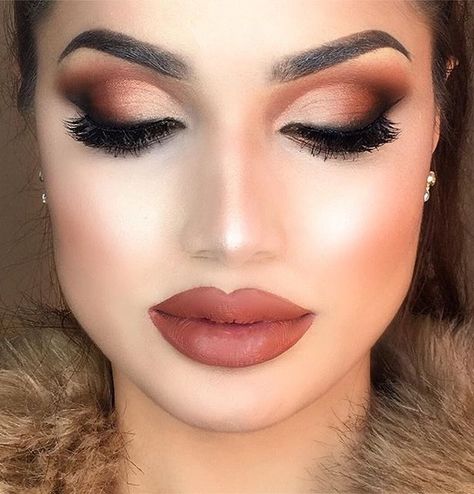 Coral Makeup, Cut Crease Eye Makeup, Smokey Eye Look, Cut Crease Eye, Cut Crease Makeup, Eye Liner Tricks, Orange Sunset, Start A Fire, Lips Shades