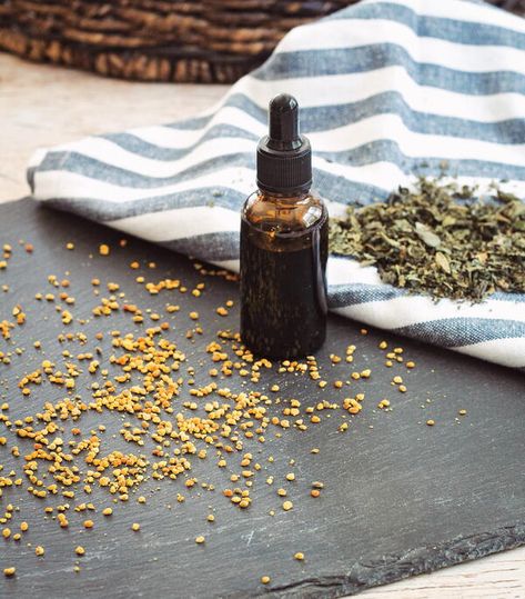 Bee Pollen Tincture, Tincture For Allergies, Allergy Tincture Recipe, Allergy Tincture, Natural Allergy Medicine, Pollen Allergy Relief, Benefits Of Nettle, Nettle Tincture, Home Apothecary