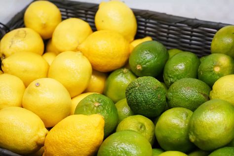 Store Lemons, Can You Freeze Lemons, Lemon Storage, Composting Food Scraps, Storing Lemons, Lemons And Limes, Prevent Food Waste, Drinking Hot Water, Secret Storage