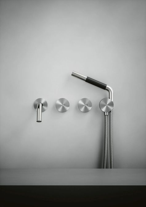 Q Collection by Studio Adolini for Quadro Design Shower Controls, Bath Mixer, Bathroom Taps, Bath Taps, Kitchen Taps, Am Pm, Bath Design, Creative Home, Design Furniture