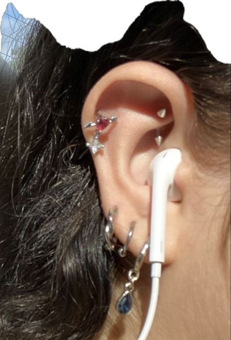 Chinese Ear Piercing, Aesthetic Pearcing, Indie Ear Piercings, Erika Titus Piercing, Ears With A Lot Of Piercings, Ethereal Ear Piercings, Aesthetic Ear Piercings Silver, 7 Ear Piercings, Nana Ear Piercings