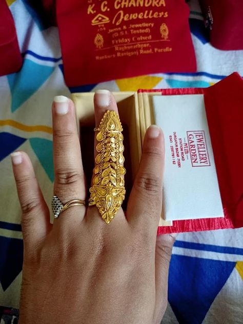 Pretty Rings Simple, Gents Gold Ring, Gold Bracelet Design, Man Gold Bracelet Design, Gold Jewelry Ideas, Bridal Jewellry, L Ring, Nail Rings, Middle Eastern Jewelry