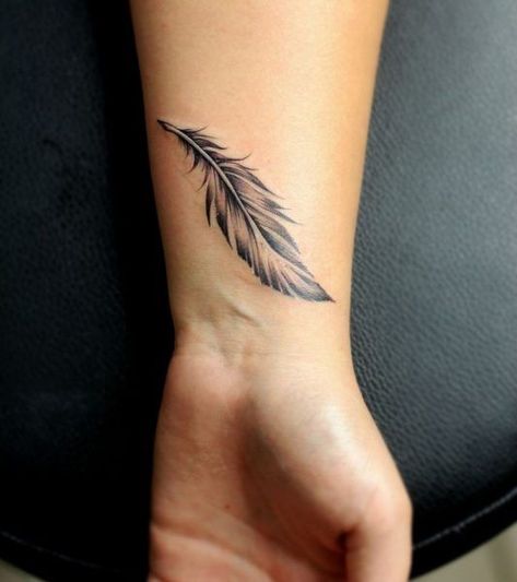 #OwlTattoo #CuteOwlTattoo #OwlInk #OwlTattooDesign #OwlTattooArt #InkedOwls #OwlTattooIdeas #OwlTattooLove #TattooInspiration #AnimalTattoos Feather Drawings, Friendsgiving Gifts, Native American Feather Tattoo, Tattoo Plume, Feather Tattoo Arm, Feather Tattoo Wrist, Small Feather Tattoo, Lisa Tattoo, Arrow Tattoos For Women