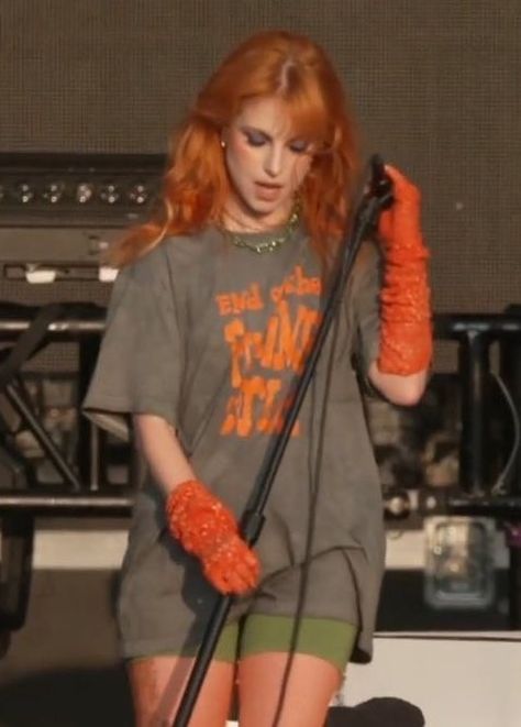 Hayley Williams Iconic Outfits, Orange Hair Hayley Williams, Hayley Williams Paramore, Hayley Williams Hair 2023, Hailey Williams Style, Taylor Swift Hayley Williams, Hayley Williams Fashion, Paramore Inspired Outfits, Haley Williams Wallpaper