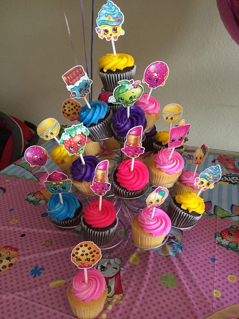 Shopkins cupcakes Shopkins Cake Ideas, Diy Shopkins Birthday Ideas, Shopkins Party Decorations, Shopkins Cupcakes, Shopkins World Vacation, Shopkins Bday, Shopkins Cake, Shopkins Birthday Party, Shopkins Birthday