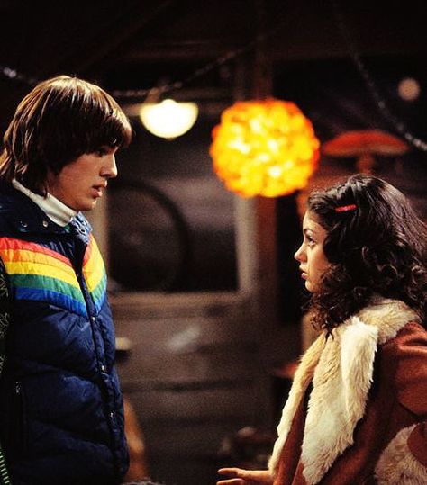 Kelso (Ashton Kutcher) and Jackie (Mila Kunis) from That 70's Show Jackie And Kelso, Kelso That 70s Show, That 70s Show Outfits, 70s Show Outfits, Lisa Robin Kelly, Mila Kunis And Ashton Kutcher, Mila Kunis Ashton Kutcher, Michael Kelso, Jackie Burkhart