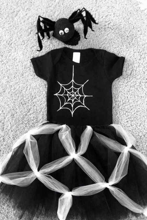 Homemade itsy bitsy spider costume, tutu, onesie and spider headband. Won't she look adorable? Halloween Spider Web Costume, Spider Tutu Costume, Spider Costumes For Women, Spider Princess Costume, Spider Outfit Halloween, Itsy Bitsy Spider Costume, Spider Costume Diy, Toddler Spider Costume, Spider Costume Kids