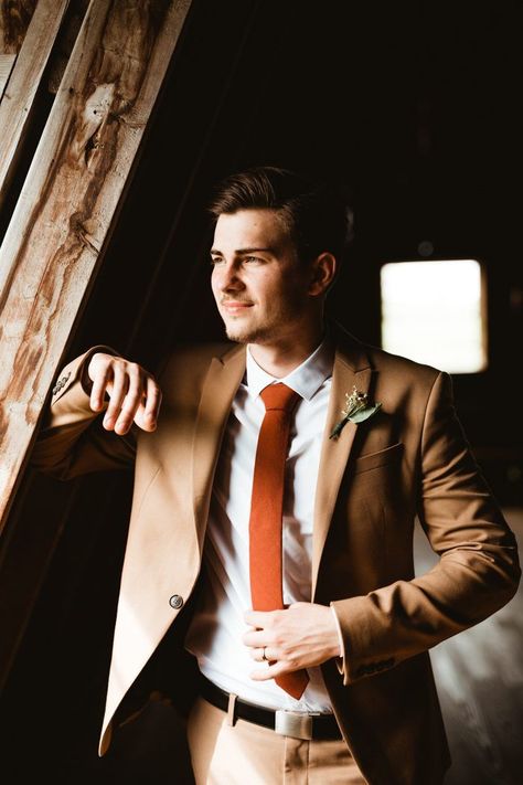 This groom rocked a tan suit + orange rust colored tie | Image by Afrik Armando Brown Suit Floral Tie, Wedding Suits Men Brown, Brown Suit Groom, Brown Suits For Men Wedding, Brown Suit Wedding, Tan Suit Wedding, Brown Groomsmen, Men Tuxedo, Suits Groom