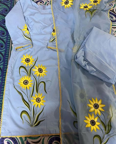 Kurta Fabric Painting, Hand Painted Suits Latest, Suit Painting Designs Punjabi, Paint Suit Design For Women, Stain Stitch, Drawing Embroidery, Suit Painting, Tshirt Embroidery, Bracelet Embroidery