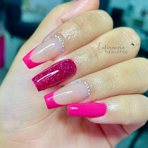 Pink Nail Art Barbie, Acrylic Nail Designs Barbie Pink, Barbie Pink Nails With Design Glitter, Nails Rosa Barbie, Barbie Fingernails, Prom Nails, Pink Acrylic Nails, Purple Nails, Fancy Nails