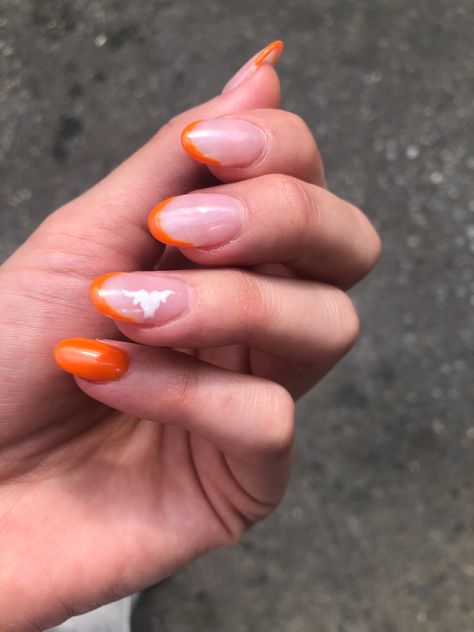 #texas #manicure #nails #utaustin #beauty #inspo #hookem #college #grad #graduation #acrylic Austin Texas Nails, Austin Nails, Ut Austin Nails, Syracuse University Nails, Nail License, College Graduation Nails, University Of Texas Ring, University Of Texas At Austin, Texas Nails