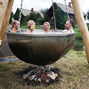 Il y a jacuzzi et jacuzzi... Vous pouvez aussi visiter notre rubrique sauna… Outdoor Baths, Tub Ideas, Cottage Gardens, Photography Beach, Hot Tub Outdoor, Hot Tubs, Wicker Furniture, Diy Garden Decor, Design Case