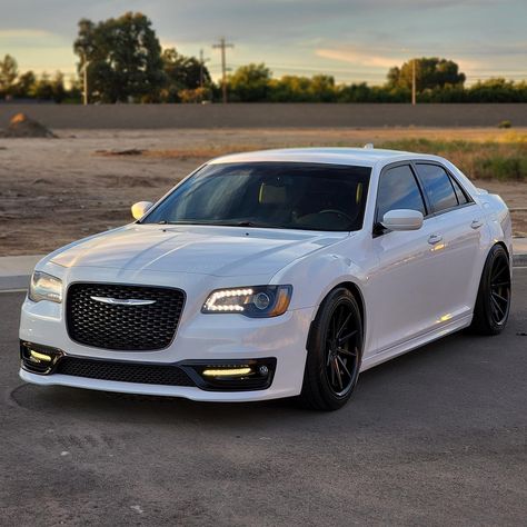 300 Srt8 Chrysler, Srt8 Chrysler 300, White Chrysler 300, Chrysler 300 Srt, Chrysler 300c Hemi, Chrysler 300 White, 2007 Chrysler 300, Prom Car, Chrysler 300 Custom