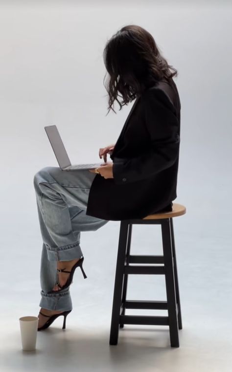 Woman In Blazer, Typing On Laptop, Blazer And Jeans, Background Sky, Inspiration Photoshoot, Business Portrait Photography, Business Pictures, Brand Photography Inspiration, Studio Photography Poses