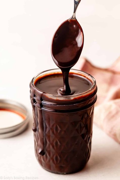 Homemade Chocolate Syrup, Homemade Chocolate Sauce, Chocolate Sauce Recipes, Homemade Hot Fudge, Brownie Sundae, Hot Fudge Sauce, Bake Goods, Ice Cream Pies, Healthy Ice Cream