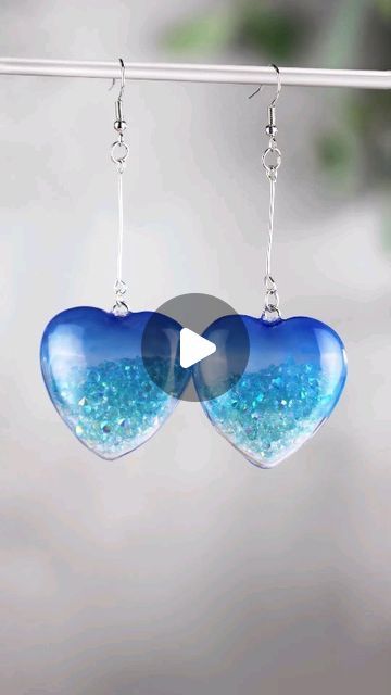 Resin Heart Pendant, Uv Resin Jewelry Tutorials, Valentine Resin Ideas, Uv Resin Ideas, Resin Jewelry Ideas, Resinart Ideas, Resin Pendant Tutorial, Uv Resin Jewelry, Resin Jewelry Tutorial