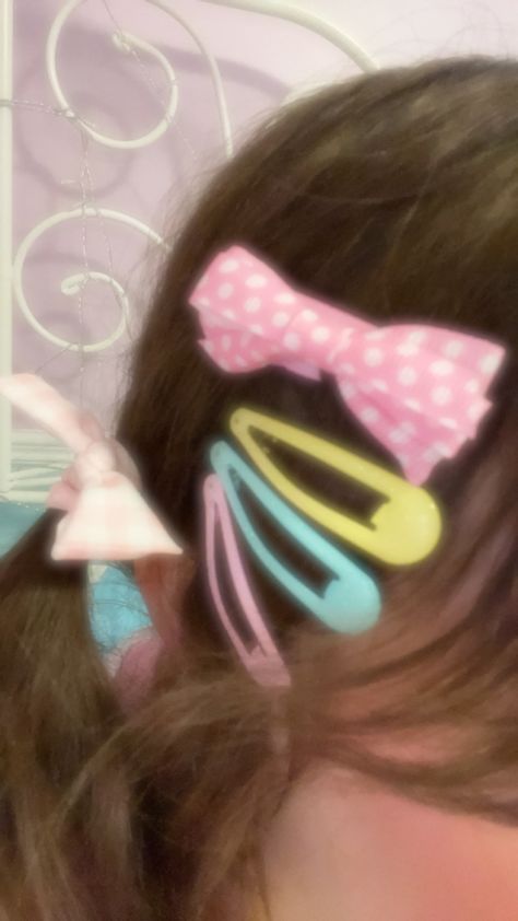 #kawaii #kawaiicore Kawaii Short Hairstyles With Bangs, Kawaii Updo Hairstyles, Kawaiicore Accessories, Cutecore Hairclips, Cutecore Hair, Cutecore Hairstyles, Hairstyles Kawaii, Kawaiicore Fashion, Hairclip Ideas