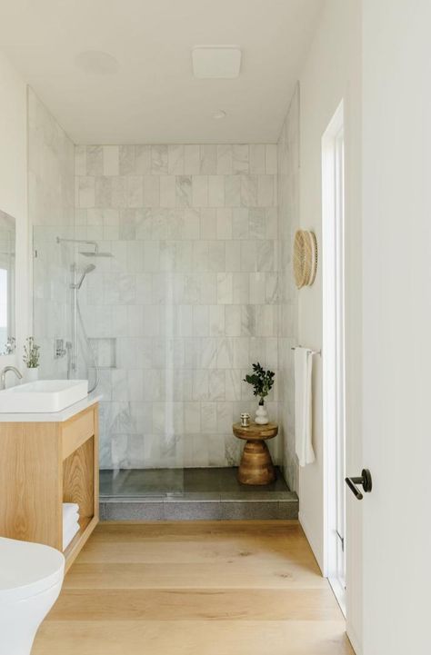 Asian Statuary Marble Bathroom, Marble Subway Tile Bathroom, Hexagon Bathroom Tile, Restaurant Brand Design, Large Tile Bathroom, Marble Tile Flooring, White Kitchen Designs, Large Floor Tiles, Marble Shower Tile