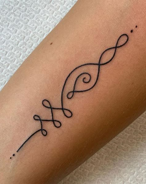 Unalome Tattoo Ideas, Unalome Tattoos, Straight Line Tattoo, Cute Tattoos On Wrist, Tiny Wrist Tattoos, Jewel Tattoo, Lotus Tattoo Design, Cool Wrist Tattoos, Unalome Tattoo