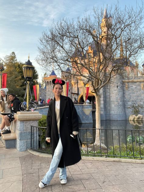 Winter Hongkong Outfit, Tokyo Disneyland Winter Outfit, Hongkong Disneyland Outfit Winter, Tokyo December Outfit, Disneyland Japan Outfit, December Disneyland Outfit, Disneyland Tokyo Outfit, Outfits For Disneyland Winter, Tokyo Disneyland Outfit Winter