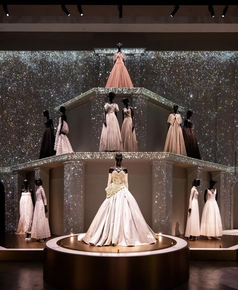 Dior Museum, Dior Designer Of Dreams, Dior Exhibition, Silver Queens, Fashion In Paris, Dior Dresses, Dior Fashion Show, Chengdu China, Fashion Dream Job