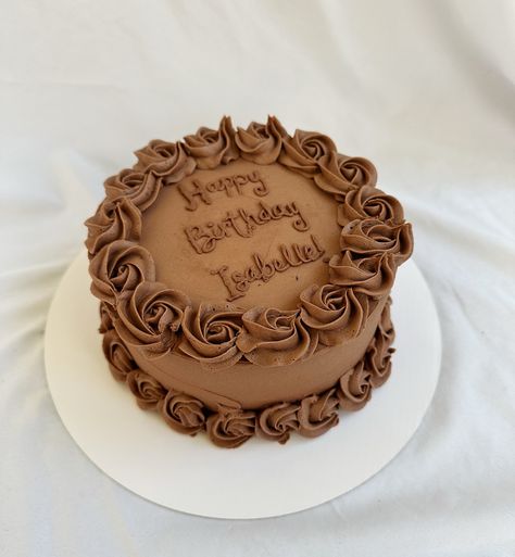 Chocolate Rose Cake Cake With Roses On Top, Simple Chocolate Cake Decoration, Chocolate Rose Cake, Chocolate Cake Pictures, Chocolate Cake Ideas, 20 Cake, How To Pipe Roses, Chocolate Cake Designs, Butter Icing