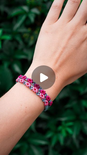 Daisy Macrame Tutorial, Macrame Daisy Bracelet, Adjustable Pink Macrame Bracelets, Macrame Flower Chain Tutorial, Macrame Daisy Chain Tutorial, Adjustable Pink Macrame Bracelet, Daisy Bracelet, Diy Interior, Macrame Tutorial