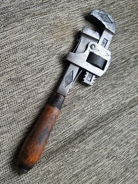 Stillson #10 Pipe Wrench, made by Walworth Mfg Co. in Boston. Plumbing Humor, Framing Hammer, Antique Hand Tools, Game Textures, Vintage Pipes, Nixie Tube, Blacksmith Tools, Pipe Wrench, Props Art