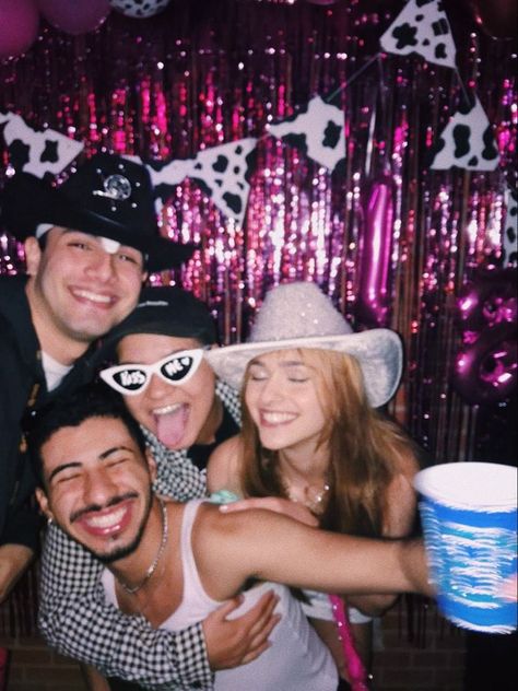 Rave Party Ideas, 21 Bday Ideas, 22 Bday, Mean Girls Party, Euphoria Party, 18th Birthday Party Themes, Wild West Party, Happy Birthday Decor, Happy 17th Birthday