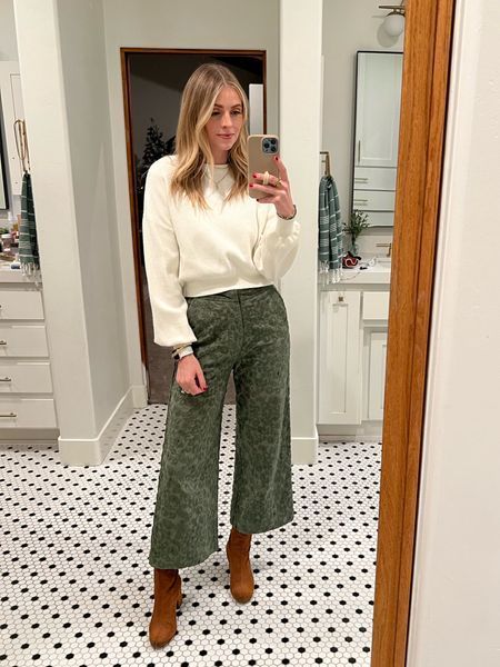 Green Wide Leg Pants Outfit Winter, Ankle Pants Winter Outfit, Green Suede Pants Outfit, Green Pants Work Outfits Women, Green Suede Boots Outfit, Green Ankle Boots Outfit, Tan Boots Outfit Ankle Winter, Green Booties Outfit, Booties Work Outfit