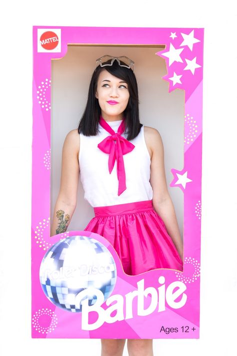 And just like that the Halloween madness has begun! We're kicking off the costumes this year with one of my favorites ever, and you pro... Diy Teen Halloween Costumes, Cute Halloween Costumes For Teens, Iconic Halloween Costumes, Barbie Halloween Costume, Teen Halloween, Barbie Box, Barbie Halloween, Roller Disco, Barbie Costume