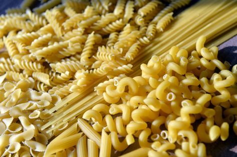 27 Types of Pasta and Their Uses Continental Recipes, Fusilli Recipes, Different Types Of Pasta, Vermicelli Pasta, Cheesy Pasta Recipes, Vermicelli Recipes, Types Of Pasta, Italian Meals, Mac Wallpapers