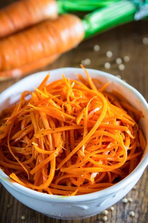 Shredded Carrot Salad, Chard Recipes Healthy, Veg Salads, Carrots Salad, Grated Carrot Salad, Perfect Salad Recipe, Low Calorie Salad, Carrot Salad Recipes, Three Bean Salad