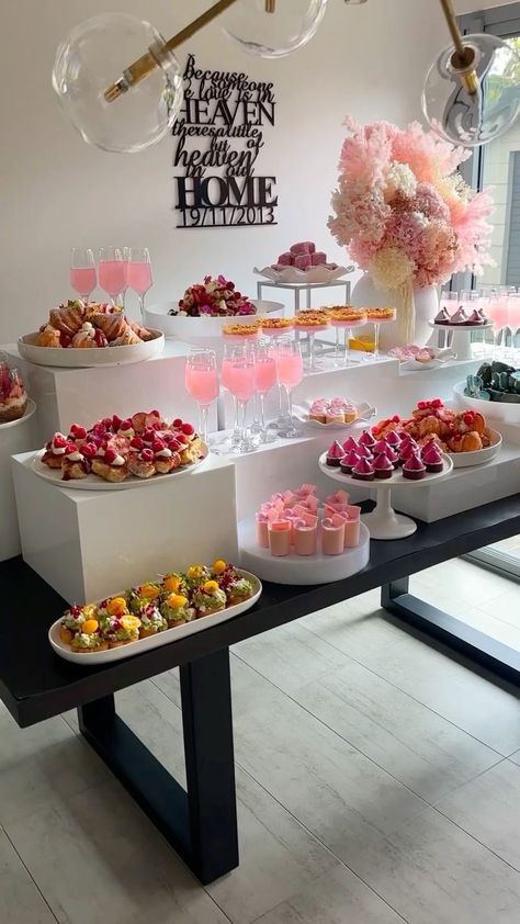 It was a sweet morning 🌈🫐🍓 Jessica’s Bridal Graze 🍊 | Instagram Bridal Shower Brunch Table, Aesthetic Party Table Decor, Dessert And Drink Table, Pink Birthday Brunch Decor, Food Table Decor, Morning Tea Grazing Table, Tea Party Graduation Ideas, Pink Themed Grazing Table, Birthday Brunch Pink Theme