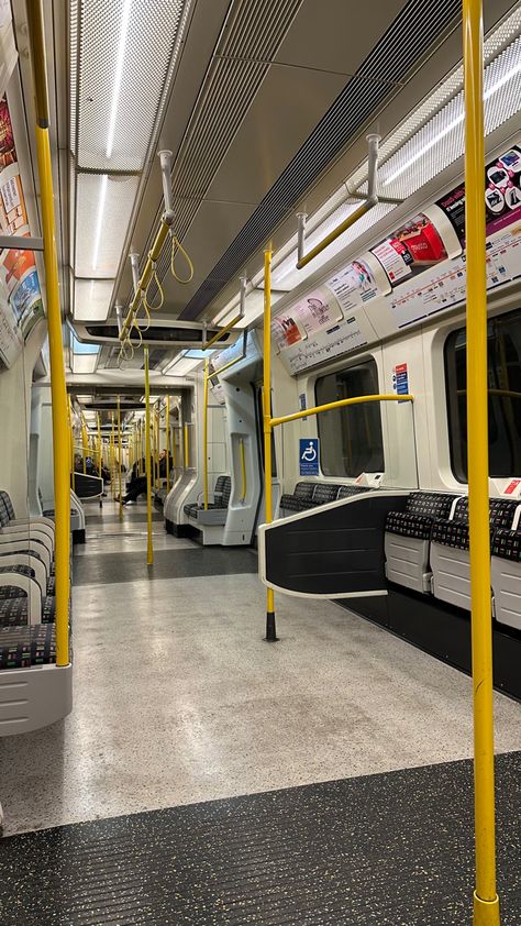 Uk Train Station, Snapchat Aesthetic, London Metro, London September, British Aesthetic, London Wallpaper, London Vibes, London Dreams, Button Up Shirt Womens