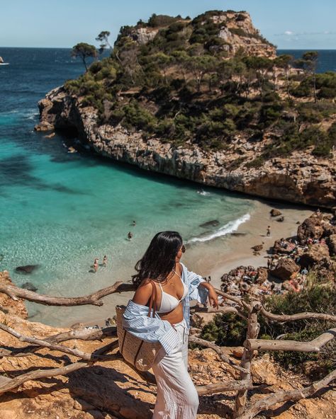 Summer in Europe aesthetic at Calo des Moro, best beaches in Mallorca Spain Summer In Europe Aesthetic, Spain Outfit, Spanish Islands, European City Breaks, Beachy Outfits, Beach Packing, Europe Aesthetic, Mallorca Spain, Secret Beach