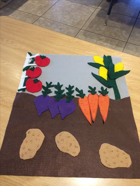 Felt veggie garden! My kiddos love it Carrot Activities For Toddlers, Vegetables Crafts For Kids Preschool, Vegetable Garden Craft, Vegetable Crafts Preschool, Vegetable Crafts, Garden Crafts For Kids, Garden Activities, Farm Crafts, Toddler Art