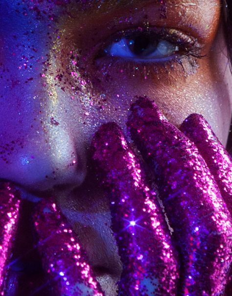 Glitter Photography, Yennefer Of Vengerberg, Glitter Bomb, Glitter Force, Shooting Photo, Foto Ideas Instagram, Glitter Makeup, Purple Glitter, Purple Aesthetic