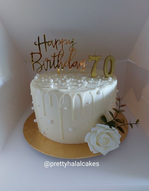 Birthday Cake Table Decorations, Gold And White Cake, Decor Tort, Simple Birthday Party, Wedding Anniversary Cakes, Birthday Cakes For Women, Simple Birthday, Cakes For Women, Mini Cake